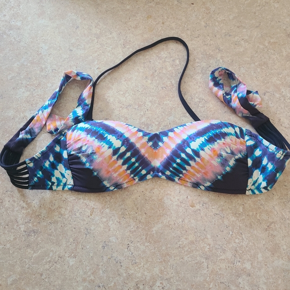 Trina Turk Two Piece Swimsuit in Size 6 - Picture 2 of 8